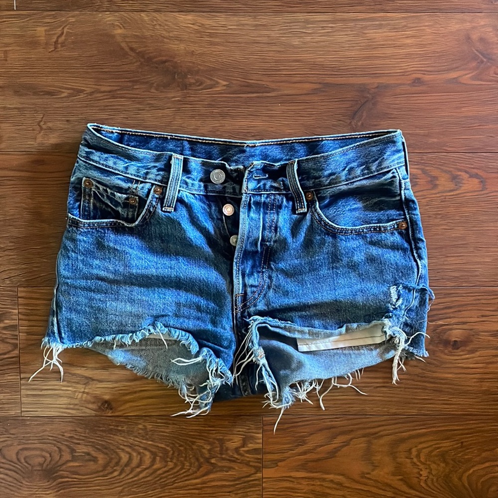 Levi size 25 jean shorts dark wash